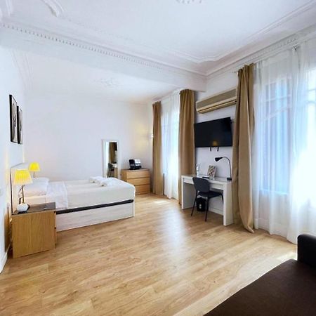 Flor Habitaciones Barcelona Exterior photo