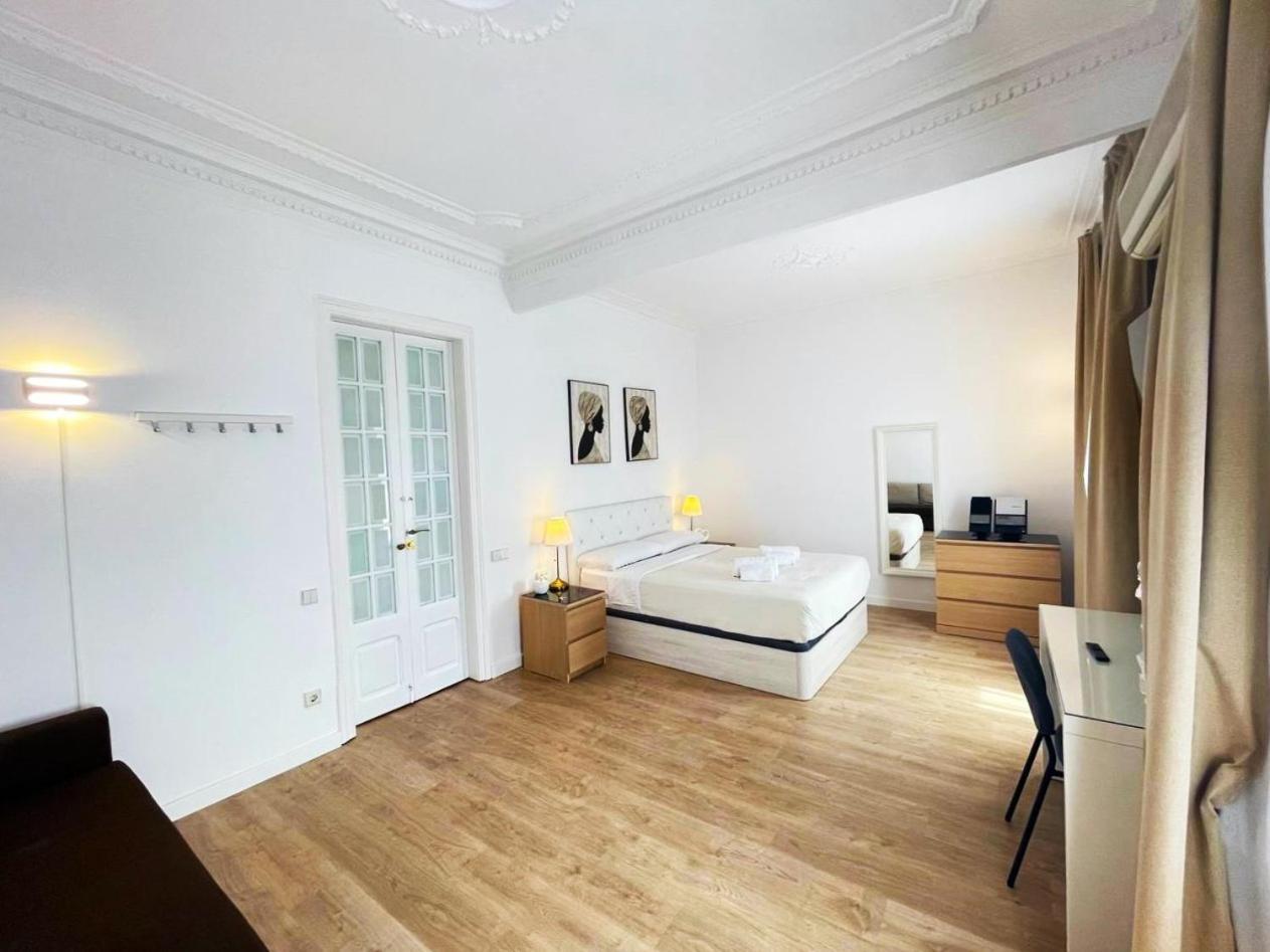 Flor Habitaciones Barcelona Exterior photo