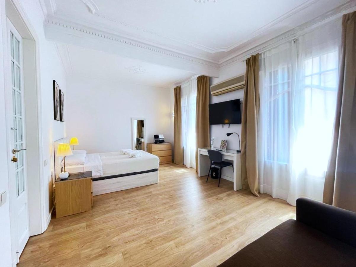 Flor Habitaciones Barcelona Exterior photo