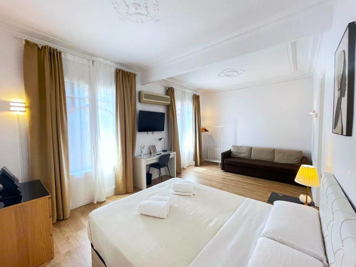 Flor Habitaciones Barcelona Exterior photo